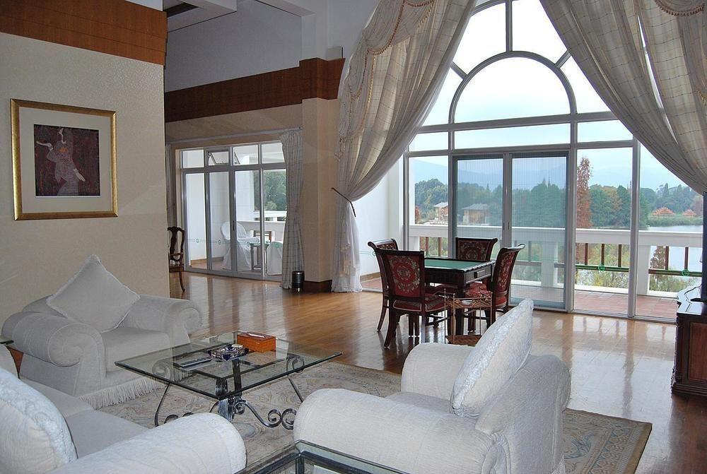 Yunnan Dianchi Garden Resort Hotel & Spa 昆明 エクステリア 写真