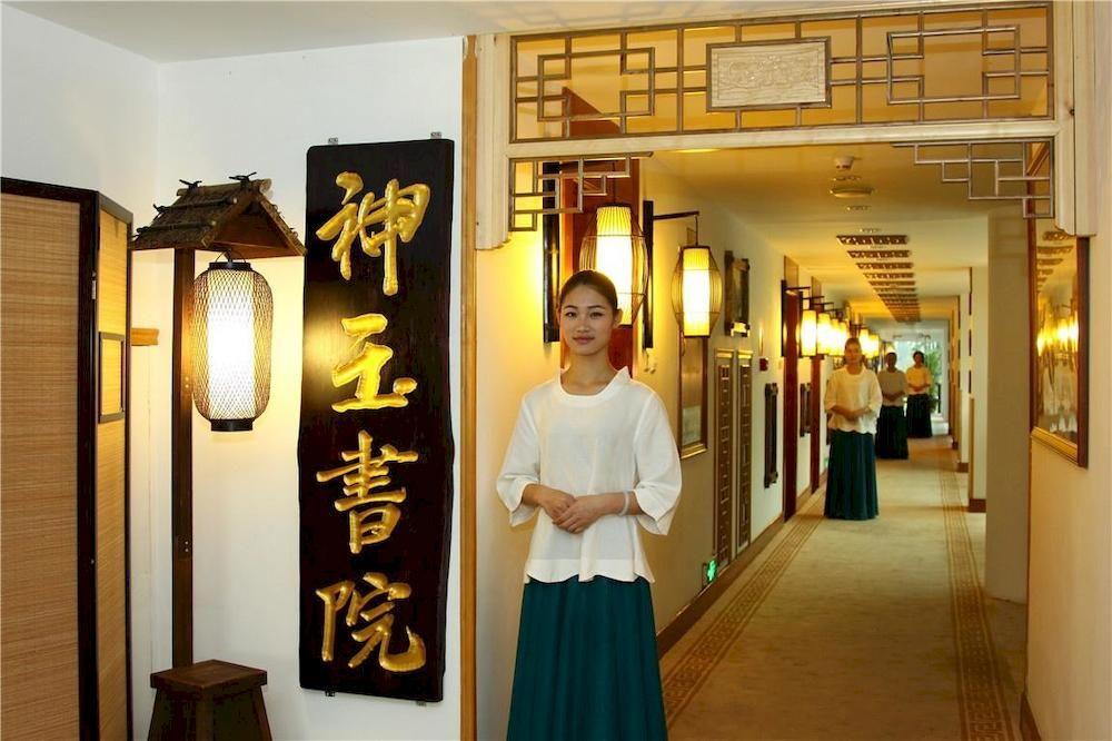 Yunnan Dianchi Garden Resort Hotel & Spa 昆明 エクステリア 写真
