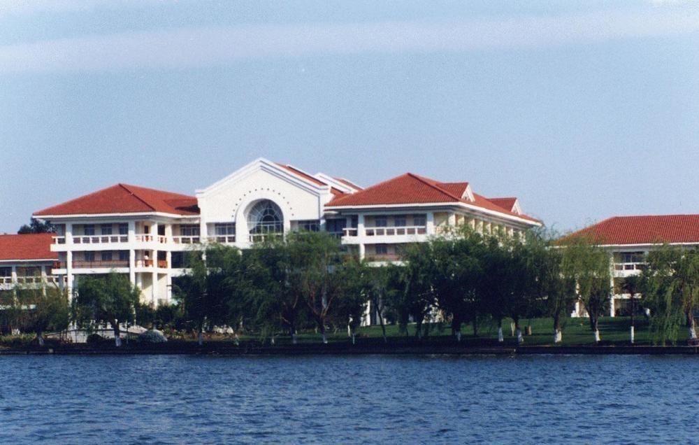 Yunnan Dianchi Garden Resort Hotel & Spa 昆明 エクステリア 写真